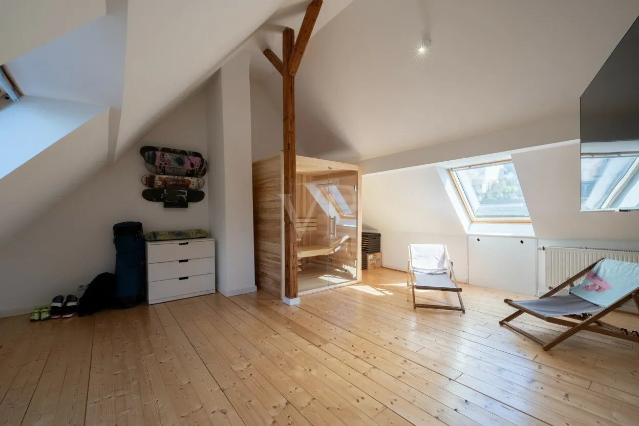 Schlafzimmer/Hobbyraum