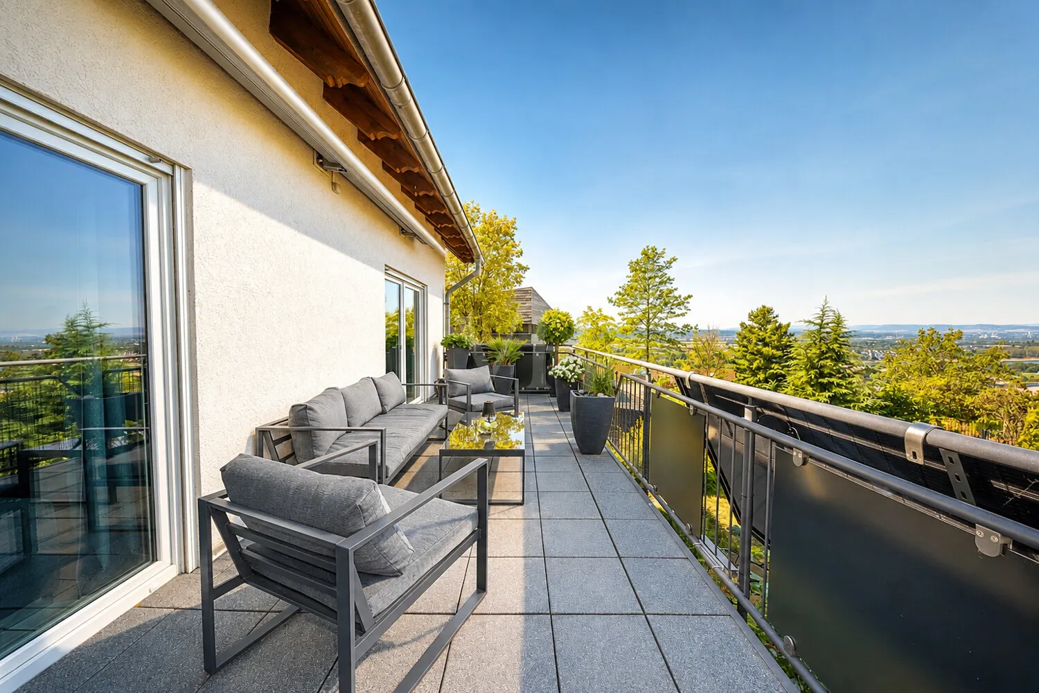 Balkon mit Markise