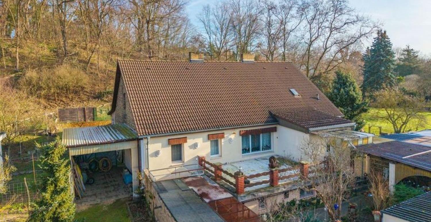 Haus mit LOGO
