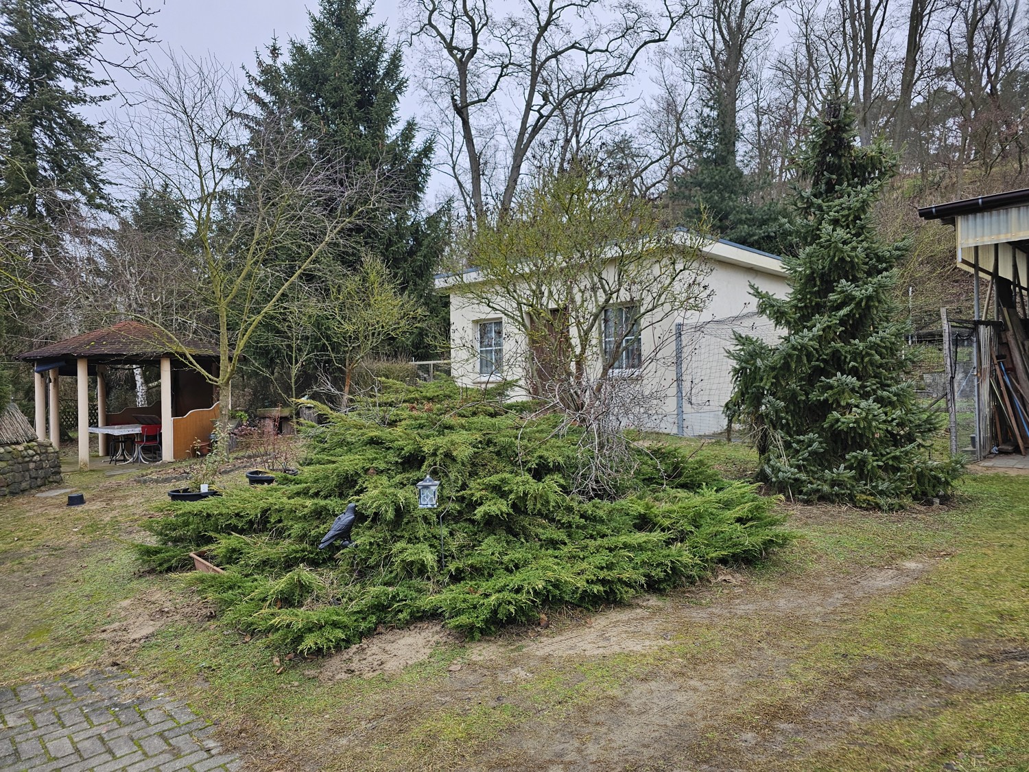 massives Gartenhaus