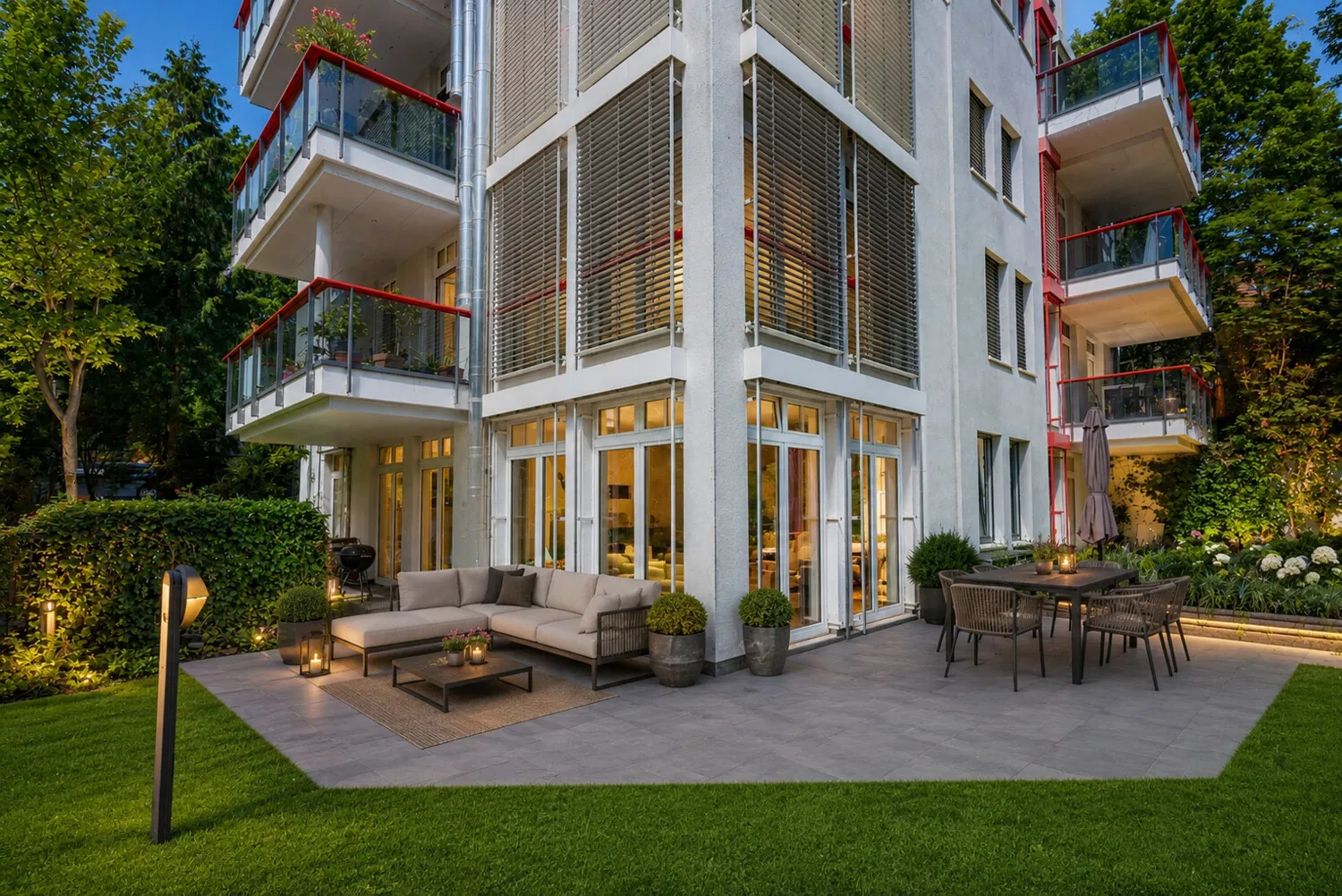 Ihr zu Hause im Grünen: stilvolle Gartenwohnung mit Kamin und Wassernähe