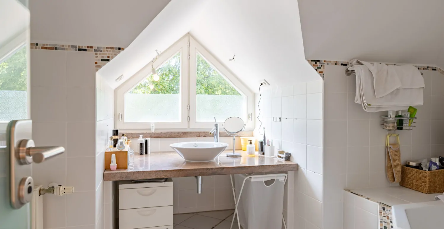 Bad im Dachgeschoss
