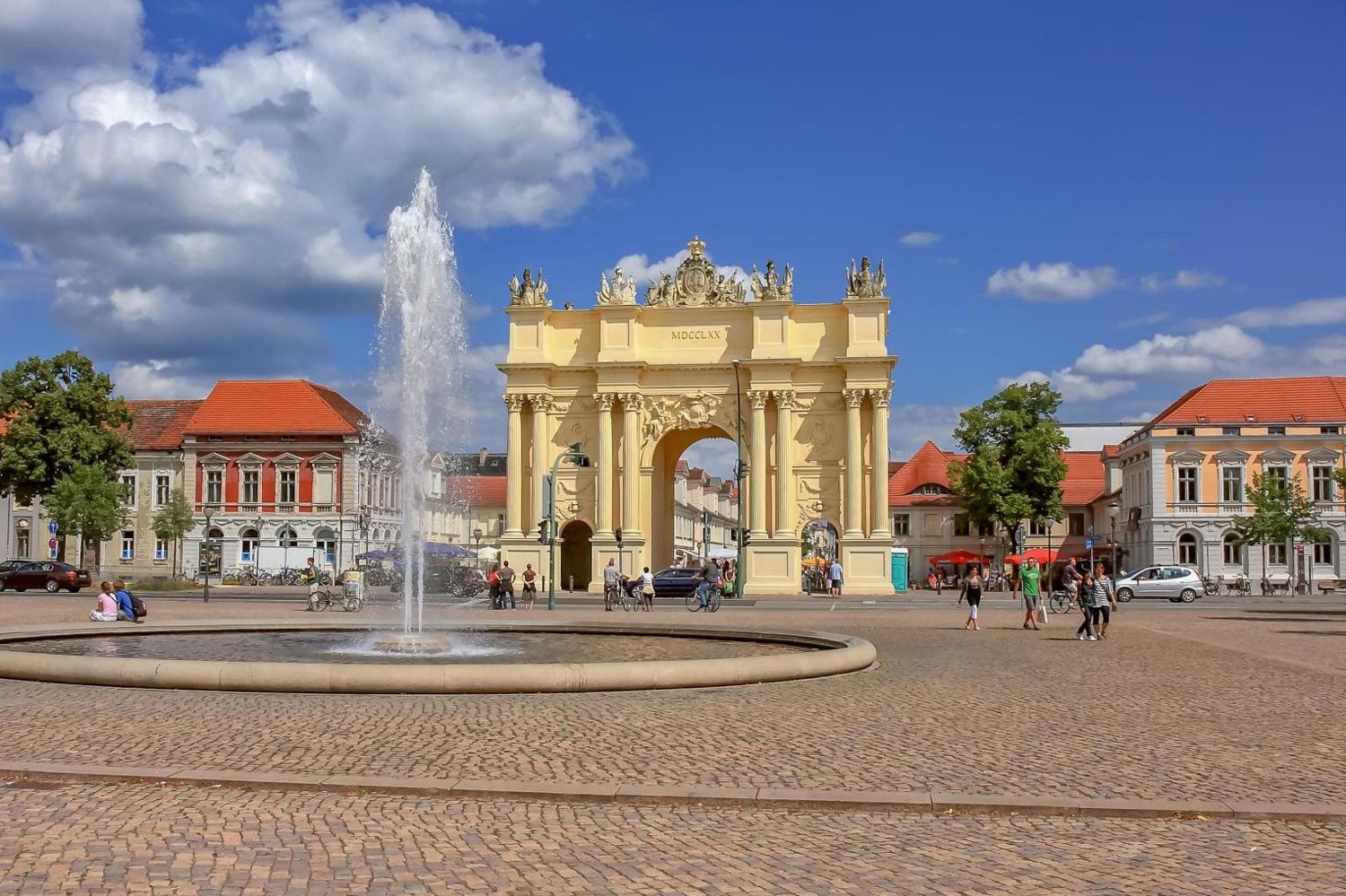 700 m zum Luisenplatz und Potsdamer Innenstadt