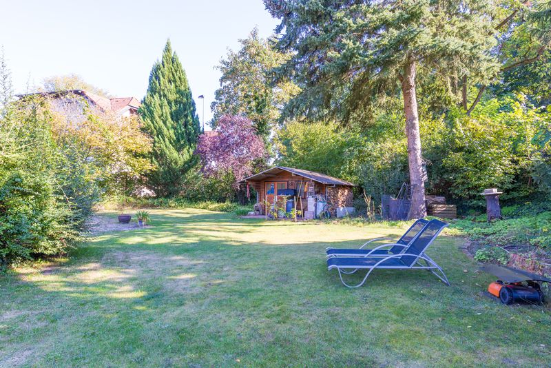 der Garten mit Gerätehaus