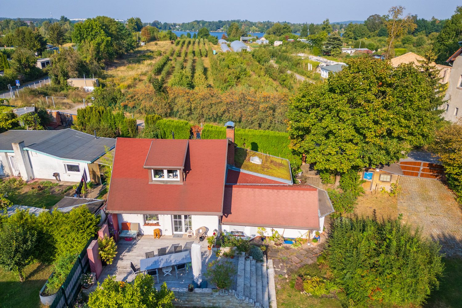 Haus und Grundstück von oben