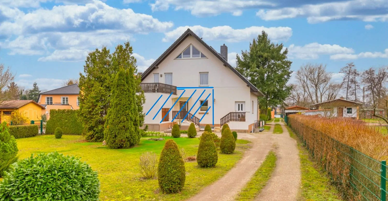 separater Eingang zur Eigentumswohnung im OG