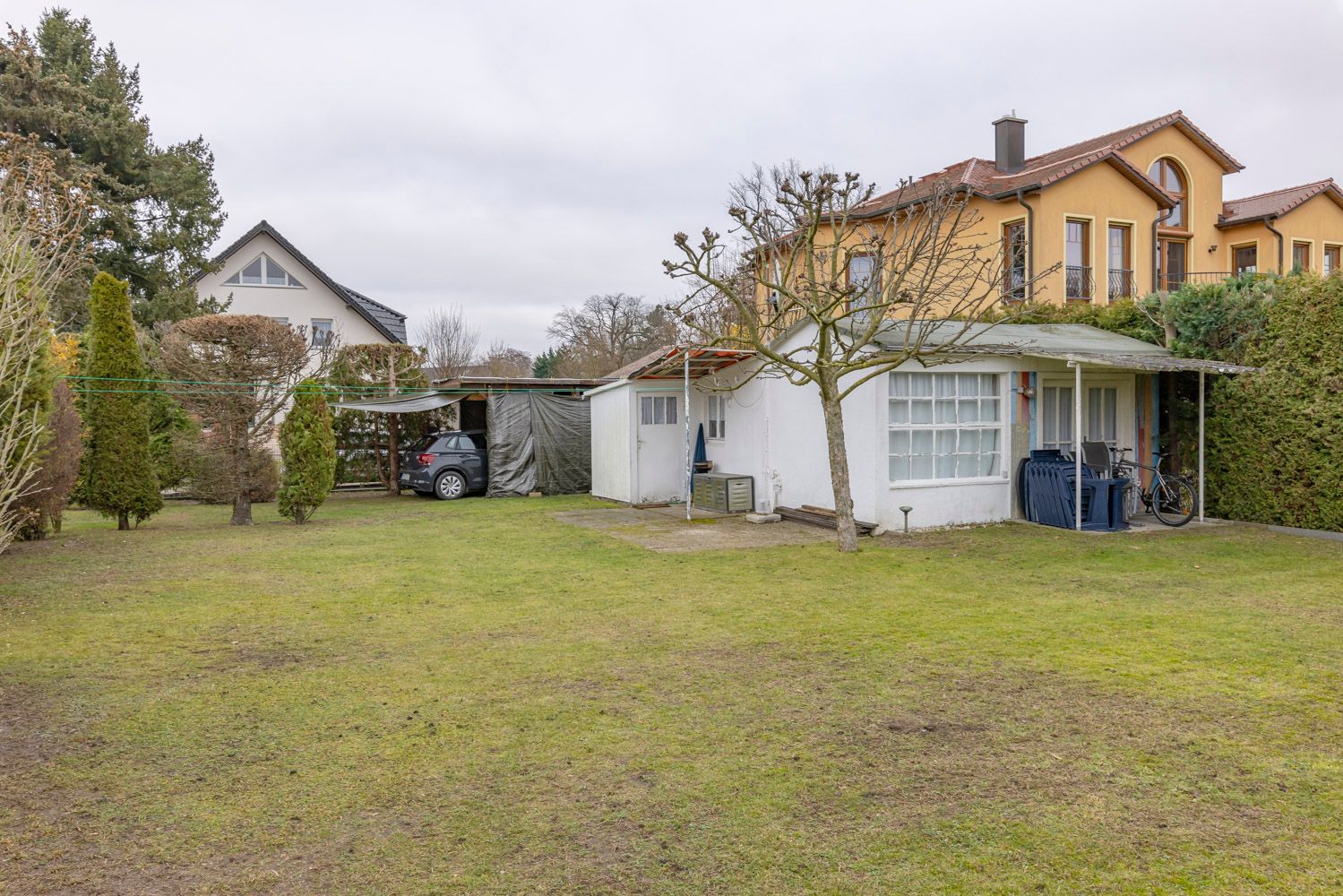 Separates Baugrundstück mit Wochenendhaus