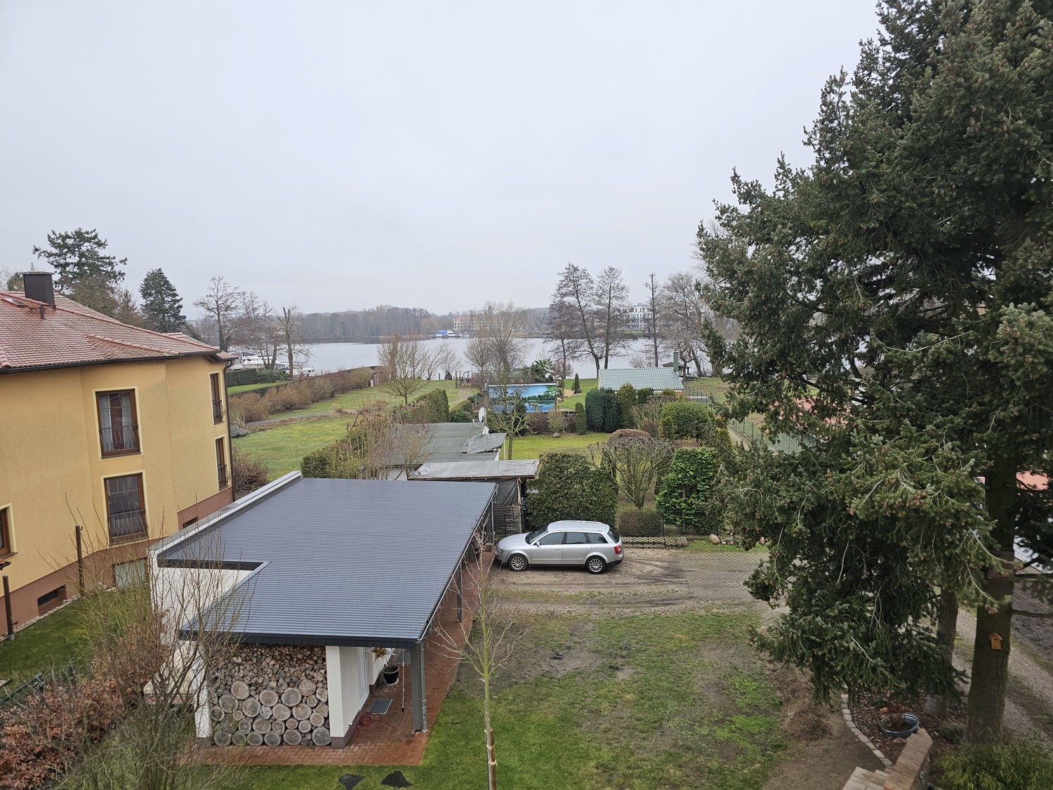 Blick zum Wasser vom Büro