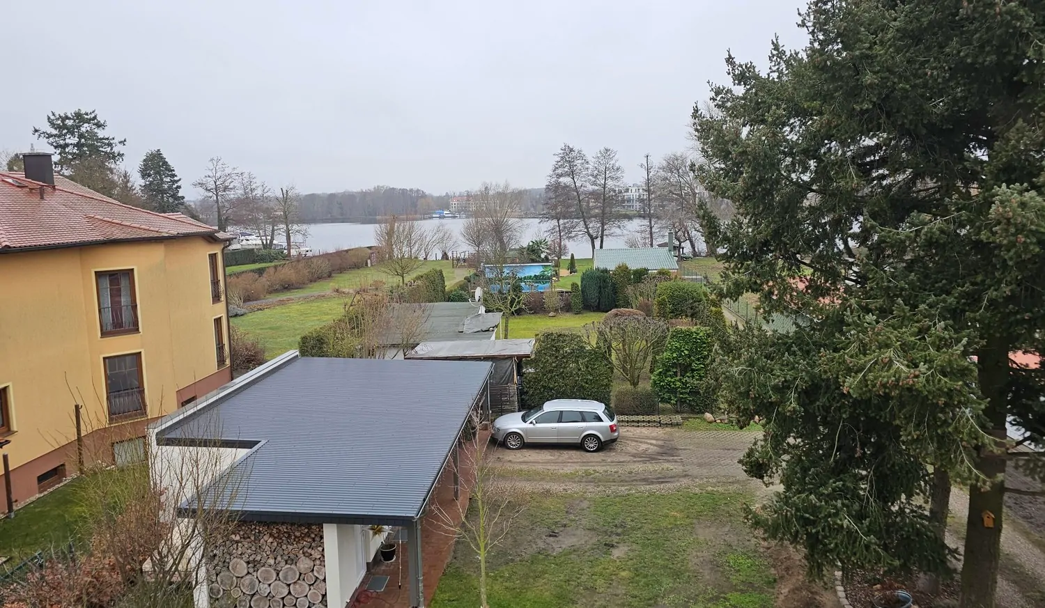 Blick zum Wasser vom Büro