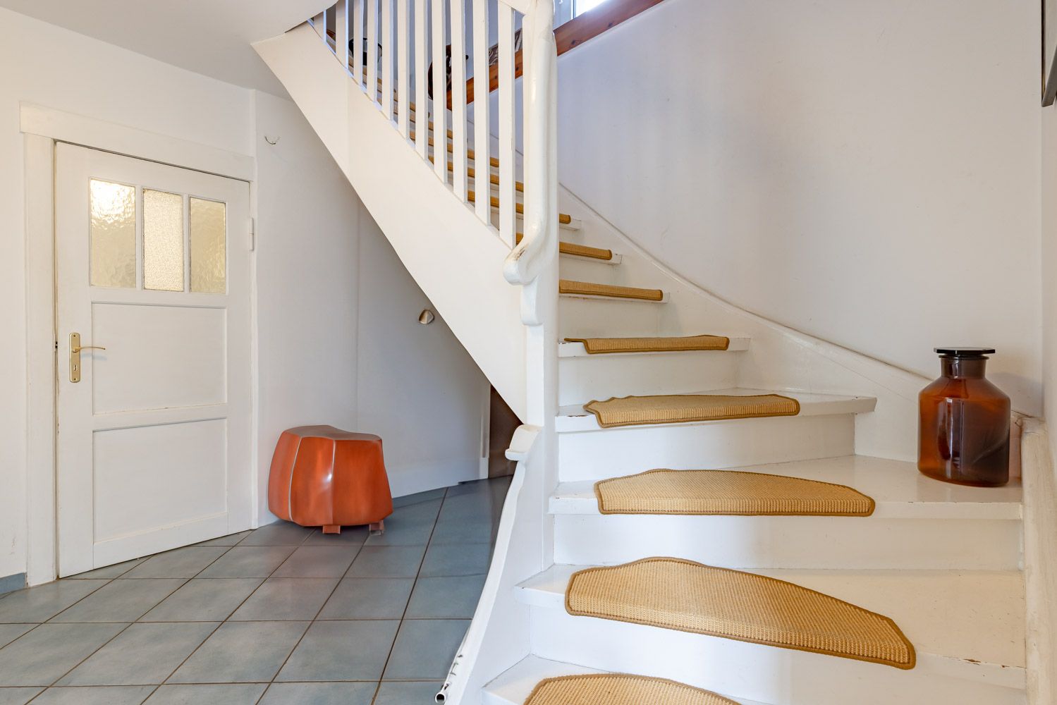 Diele mit Treppe ins Obergeschoß