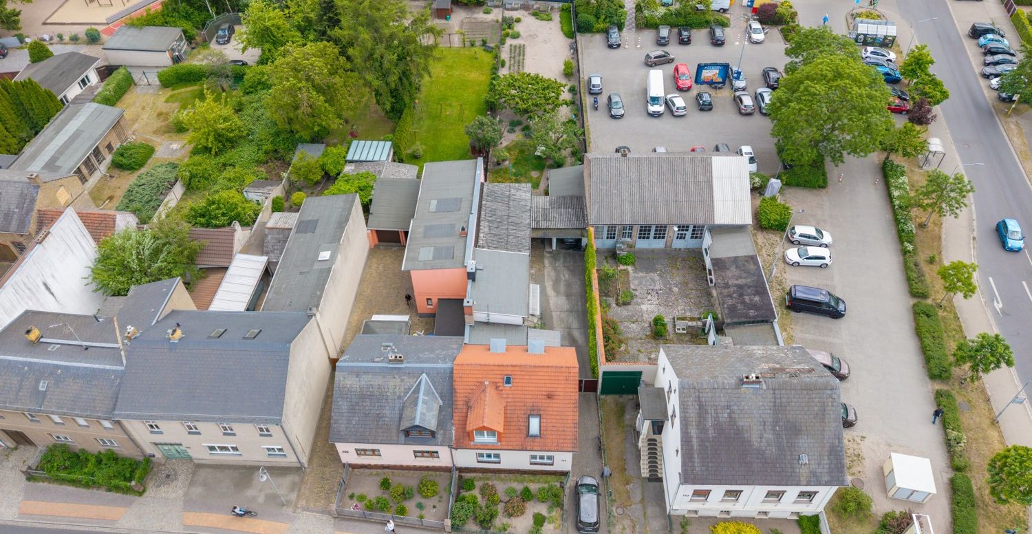 Haus und Nachbarn