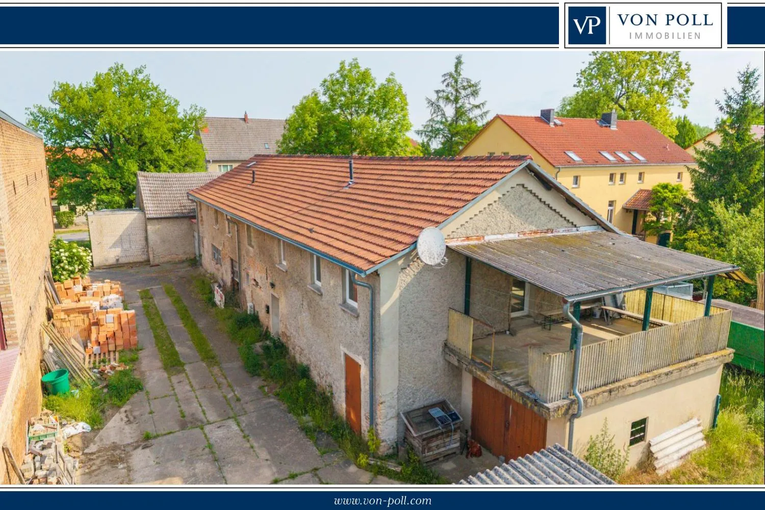 das gesamte Gebäude