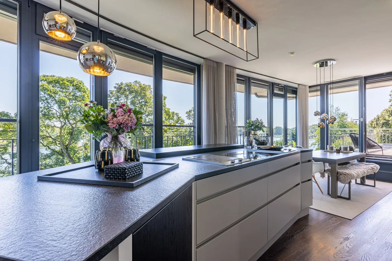 Küche und Essbereich