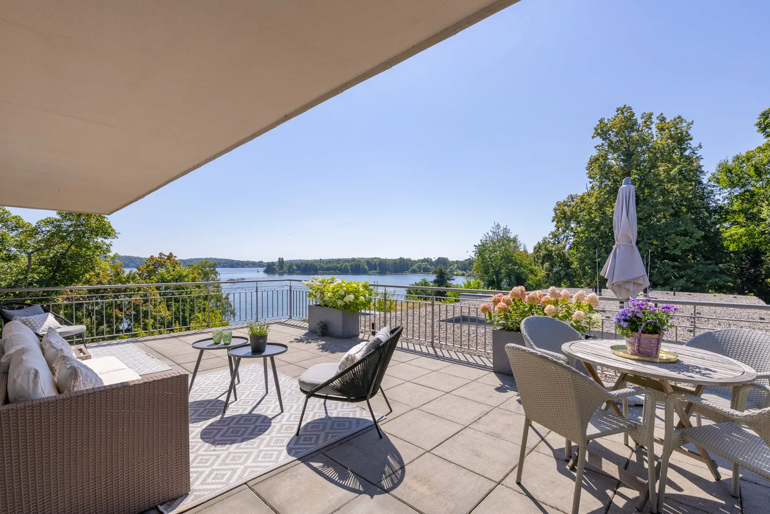 Exklusives Penthouse mit unvergleichlichem Panoramablick aufs Wasser