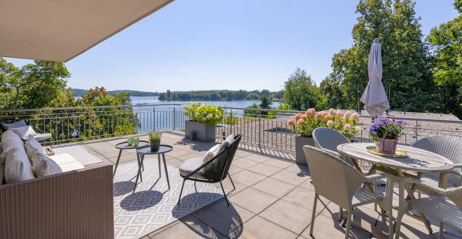 Ático exclusivo con inigualables vistas panorámicas al agua.