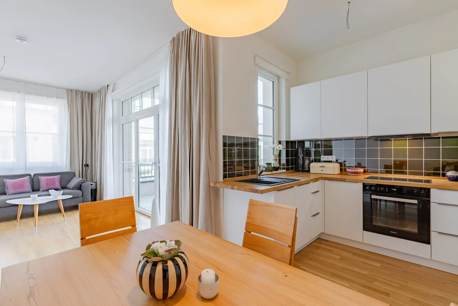 First occupancy! Barrier-free! Central location! Bright 2-room new-build apartment with balcony