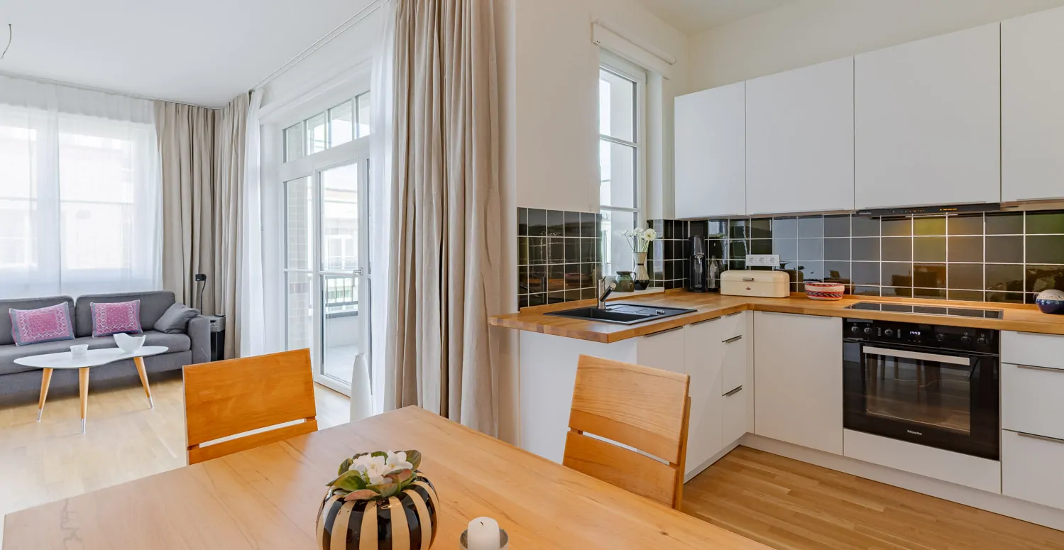 Spacious living/dining/kitchen area