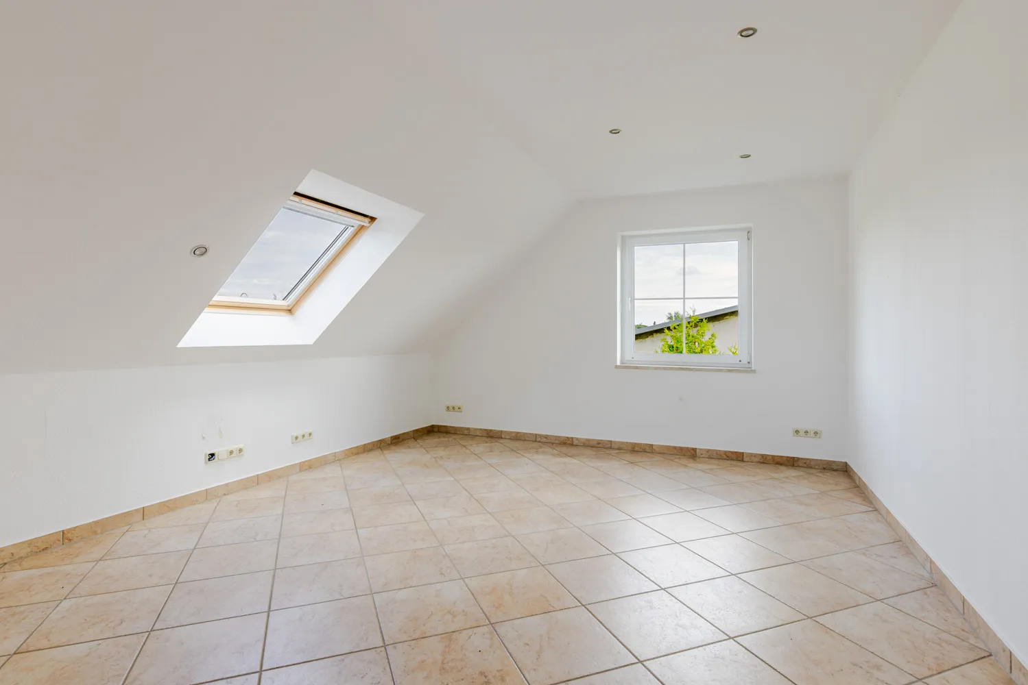 Schlafzimmer 1