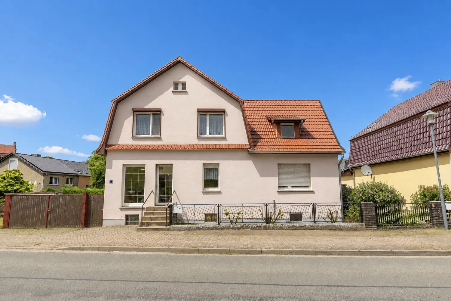 Straßenansicht
