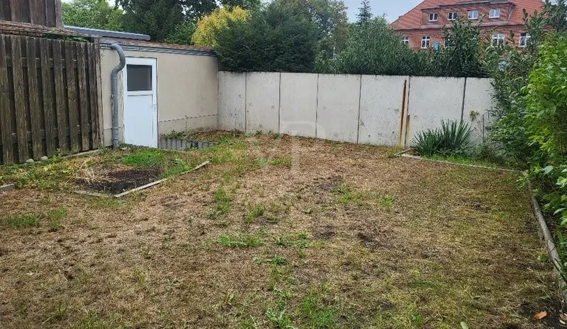 Garten mit Zugang Garage