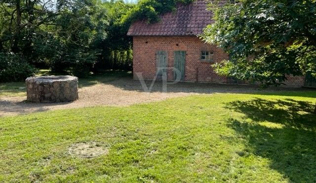 Gerätehaus mit wasserführendem Brunnen