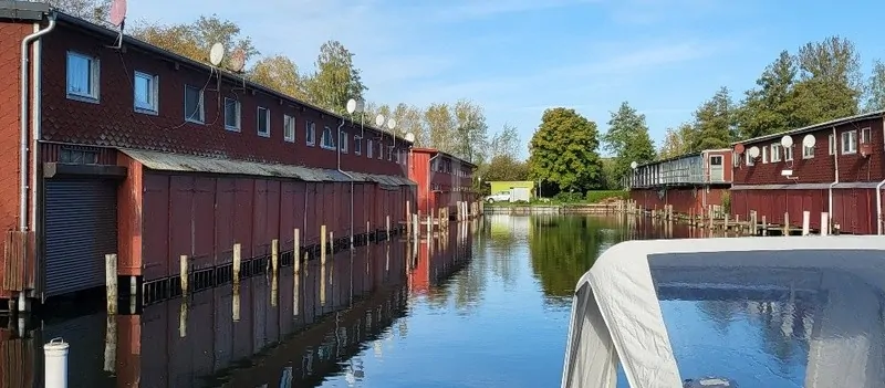 Reihenbootshaus, gepflegt, ausgebaut