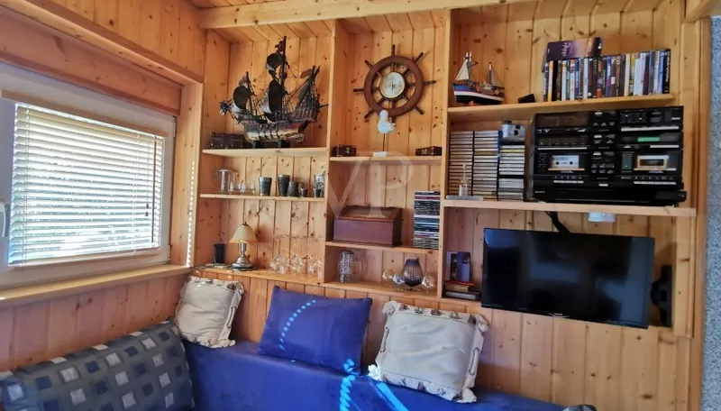 Reihenbootshaus, gepflegt, ausgebaut