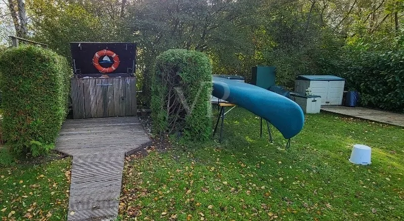 Reihenbootshaus, gepflegt, ausgebaut