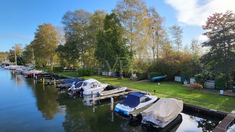 Reihenbootshaus, gepflegt, ausgebaut