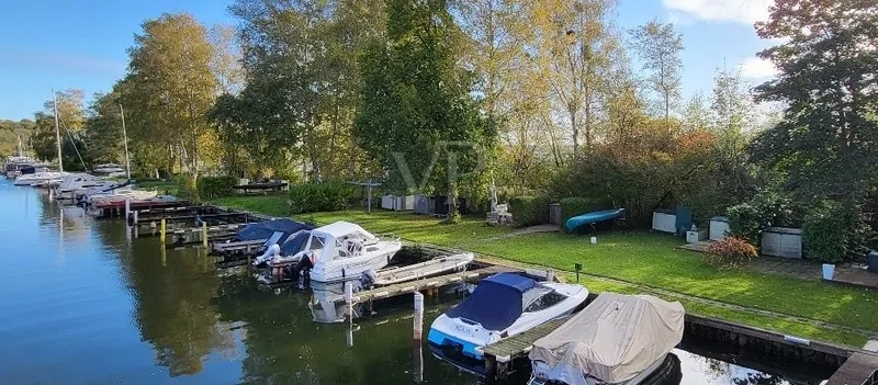 Reihenbootshaus, gepflegt, ausgebaut