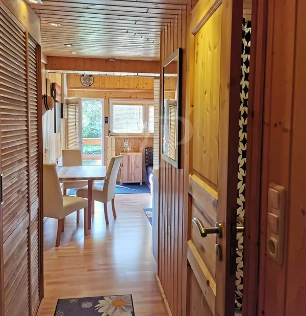 Reihenbootshaus, gepflegt, ausgebaut