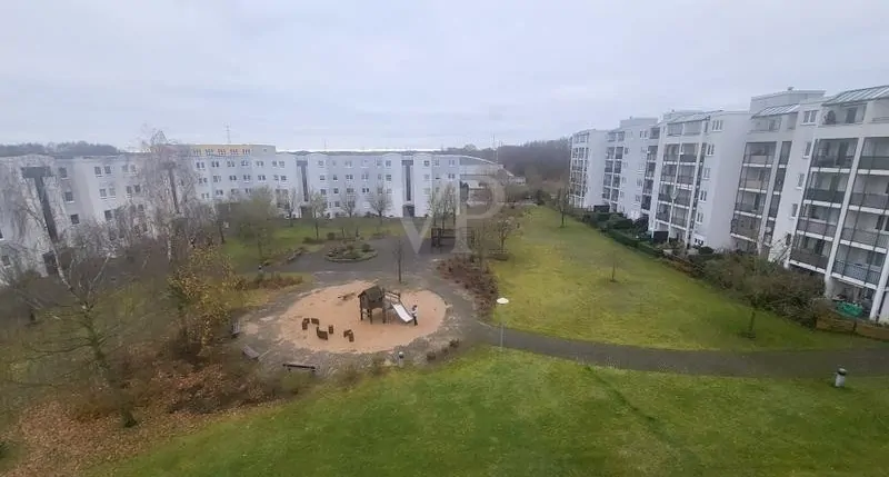 Zwei Wohnungen - gepflegt - mit Aufzug und Balkon