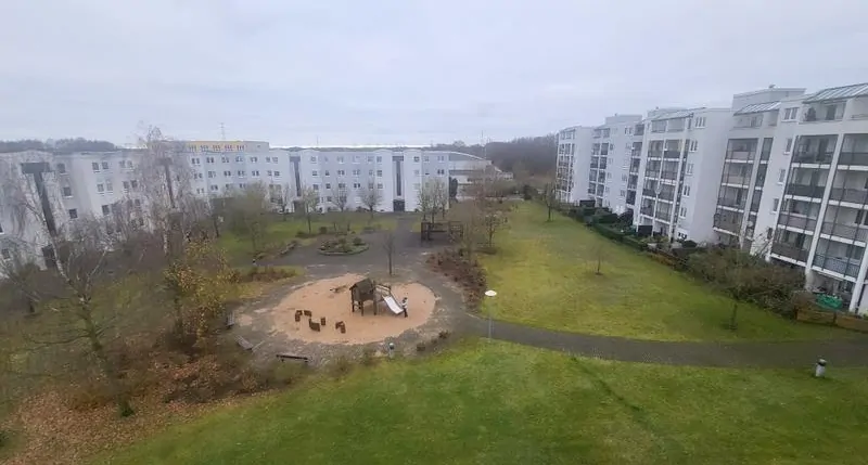 Zwei Wohnungen - gepflegt - mit Aufzug und Balkon