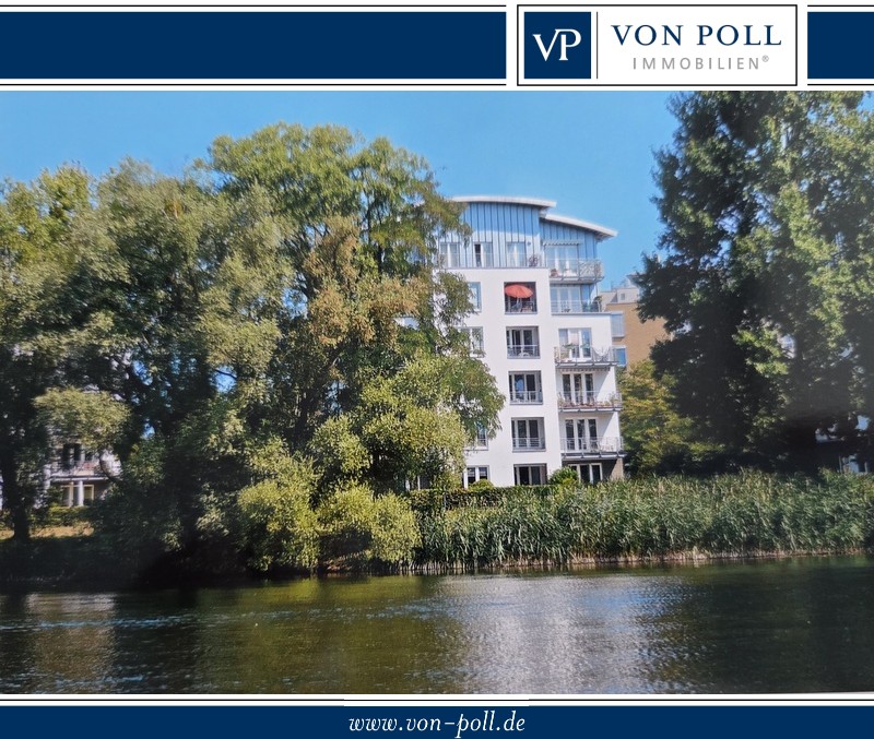 Wohnung mit rotem Sonnenschirm