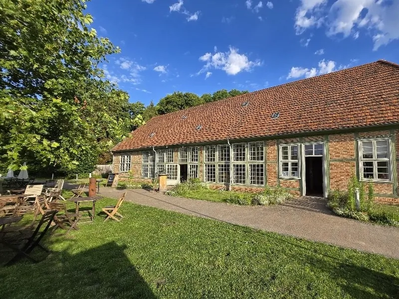 Idyllisch - am Schloss - Wohn- und Geschäftshaus mit Garten und vielseitigem Lebensraum