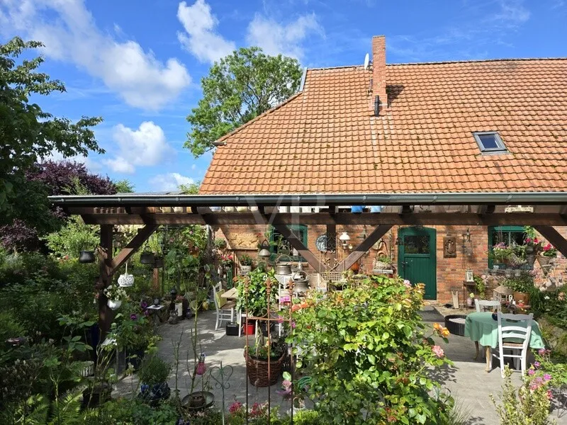 Saniertes Fachwerk-Landhaus mit großem Grundstück und historischem Charme