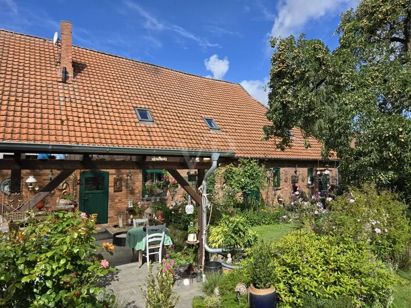 Saniertes Fachwerk-Landhaus mit großem Grundstück und historischem Charme