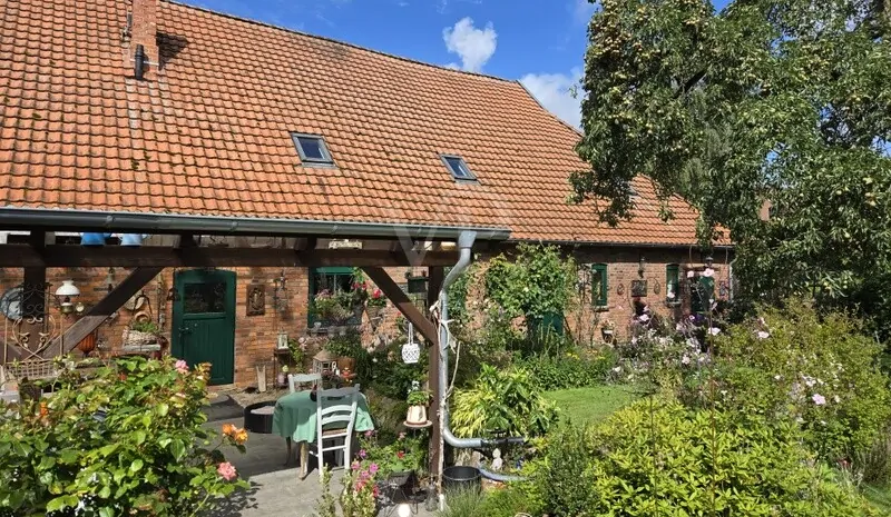 Saniertes Fachwerk-Landhaus mit großem Grundstück und historischem Charme