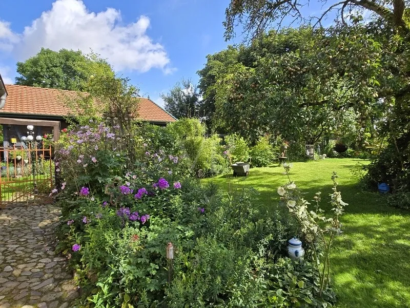 Saniertes Fachwerk-Landhaus mit großem Grundstück und historischem Charme