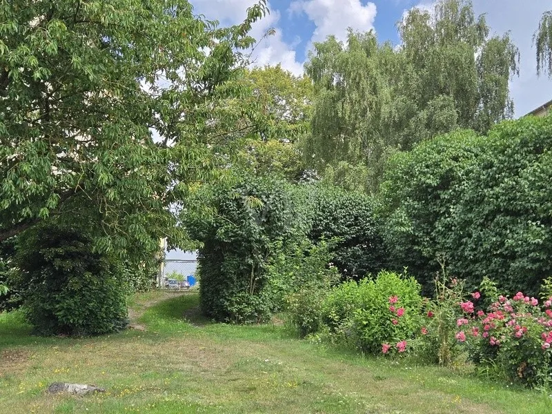 Grundstück hintere Einfahrt