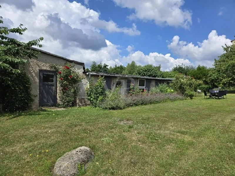 Garten + Nebengebäude