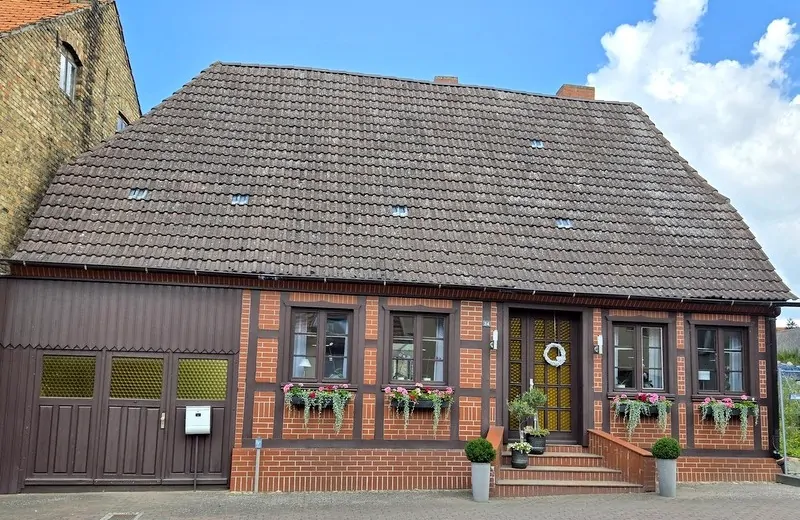 Charmantes Fachwerk-Einfamilienhaus mit großem Garten und mehreren Nebengebäuden