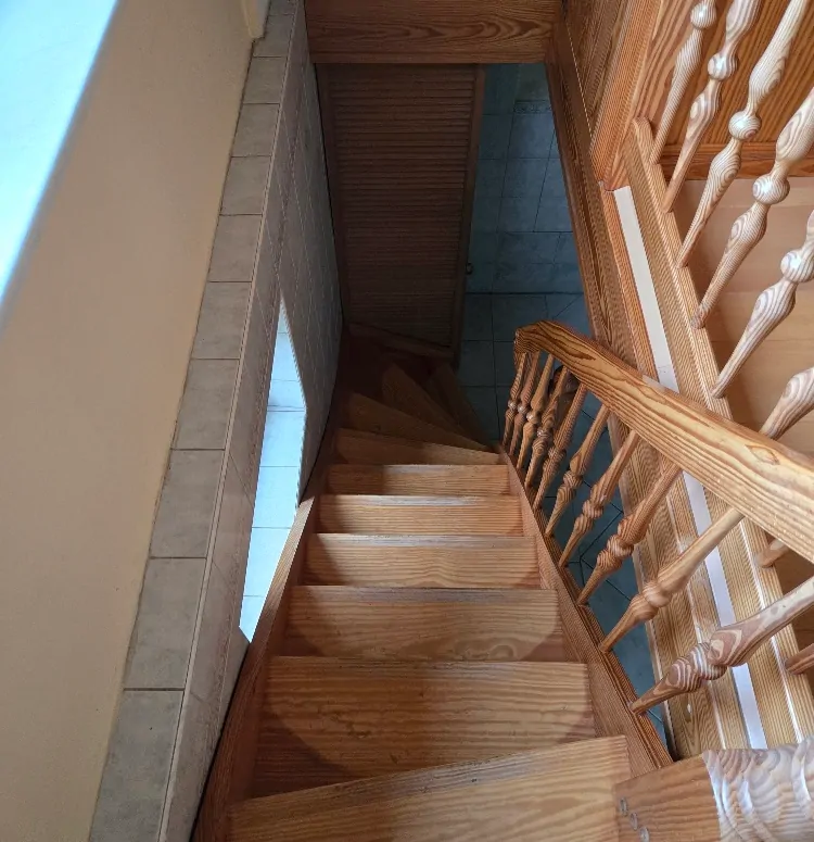 Treppe zum Untergeschoss