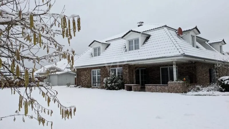 Zweifamilienhaus als außergewöhnlicher Bungalow – großzügig, zentrumsnah, stilvoll
