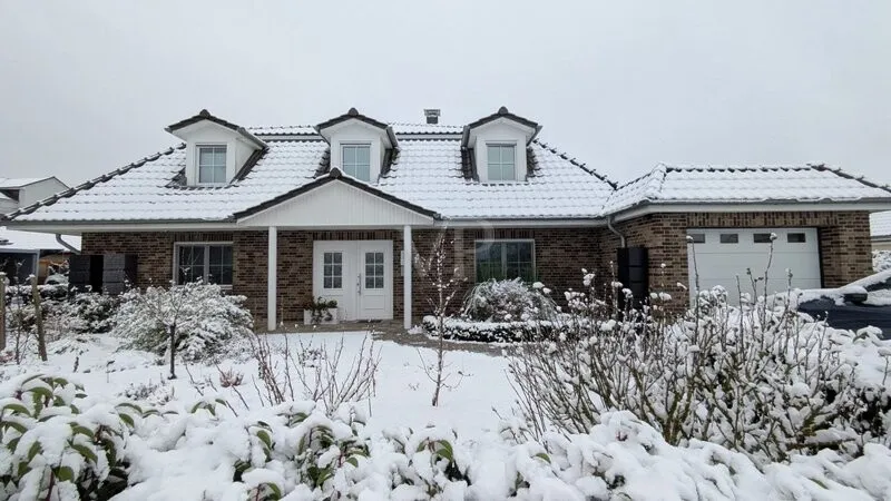 Zweifamilienhaus als außergewöhnlicher Bungalow – großzügig, zentrumsnah, stilvoll