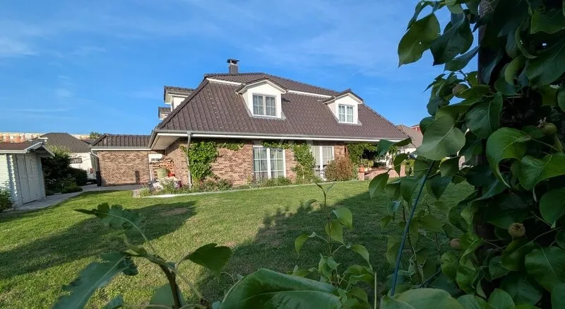 Zweifamilienhaus als außergewöhnlicher Bungalow – großzügig, zentrumsnah, stilvoll