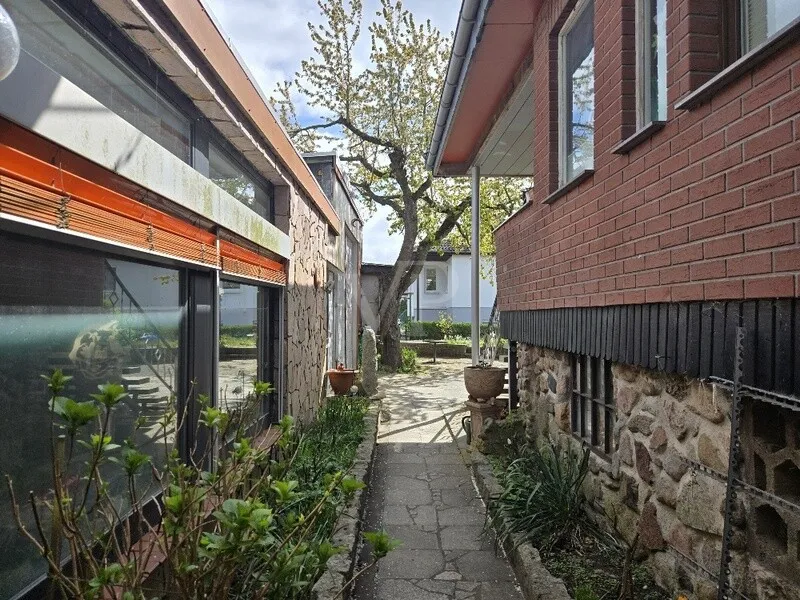 Familienfreundliches Einfamilienhaus mit Einliegerwohnung in ruhiger Lage