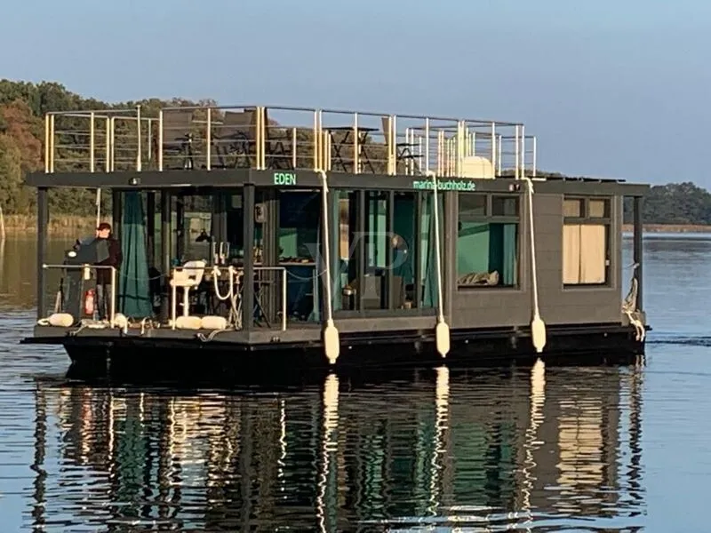 Neuwertiges luxuriöses Hausboot mit Liegeplatz am Schweriner See – exklusives Wohngefühl