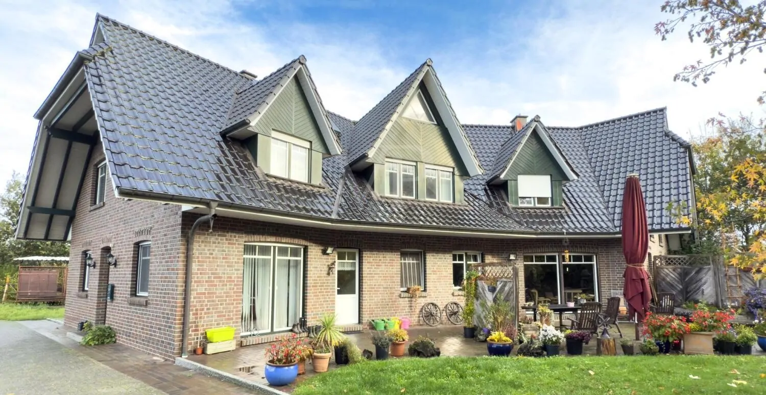 Exklusives Wohnen & Arbeiten: Attraktives Einfamilienhaus mit Gewerbeanteil