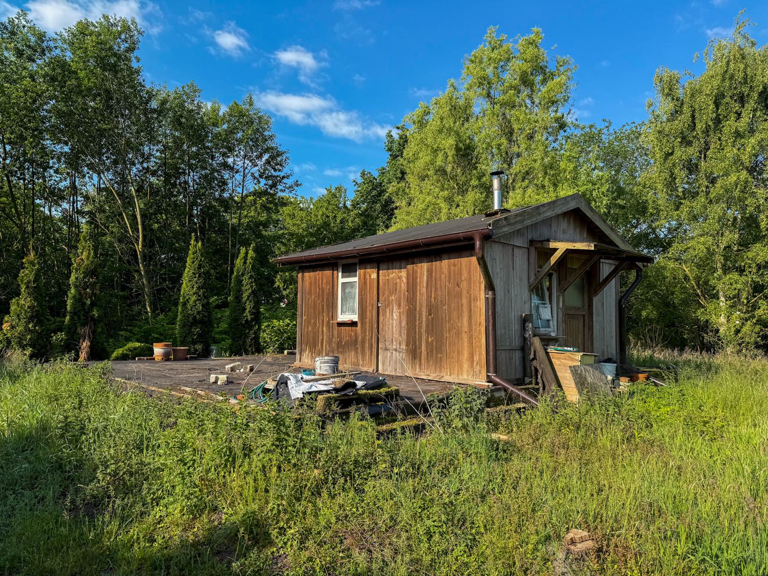 Holzhütte als Kellerabdeckung